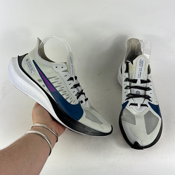 Nike white black blue zoom gravity athletic running shoes women’s size 11 - Picture 1 of 9